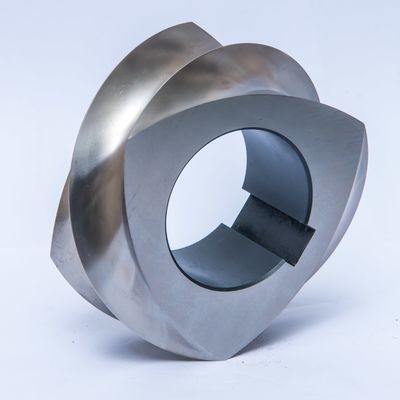 Elemento de tornillo del extrusor de triple vuelo Eje de línea única para el compuesto de caucho de plástico