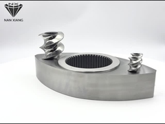 Elemento de tornillo de tres vuelos